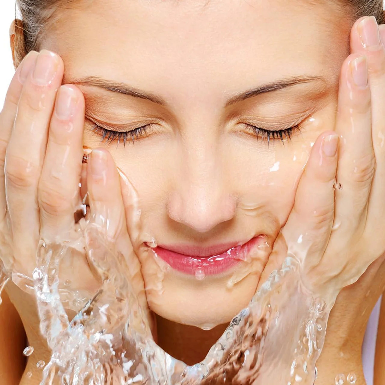 Refresh Botanicals - Hydrating Facial Cleanser, Cornflower & Cucumber | 100 mL - Image 4